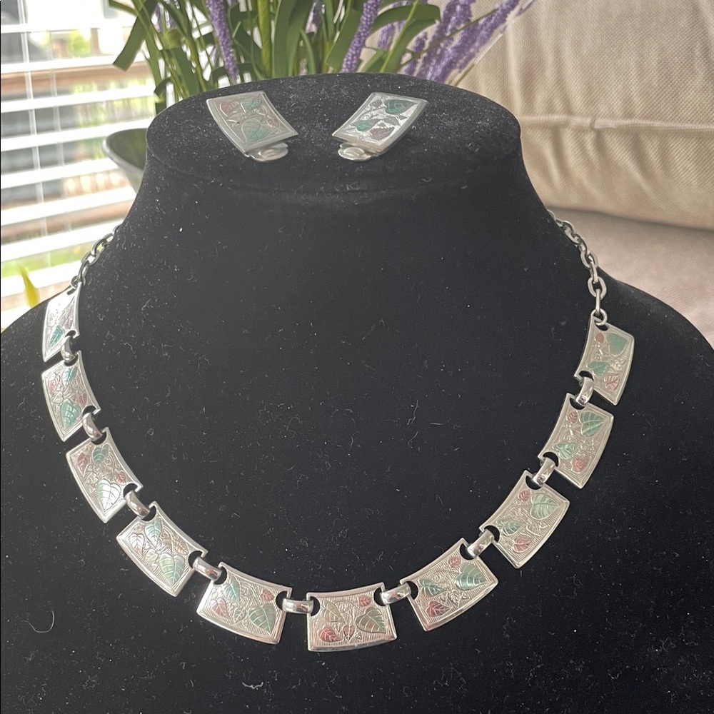 Vintage Set Metal Leaf Necklace‎ and Clip On Earrings